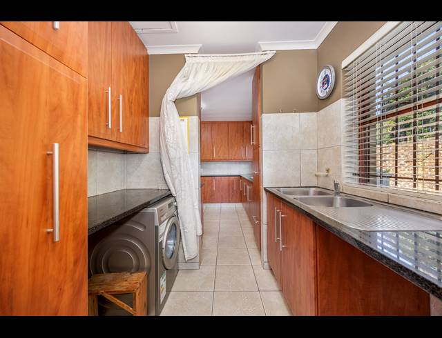 7 BEDROOM FREEHOLD FOR SALE IN EVERSDAL HEIGHTS